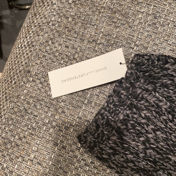 Diane Von Furstenberg Scarf and Gloves - Picture 8 of 12